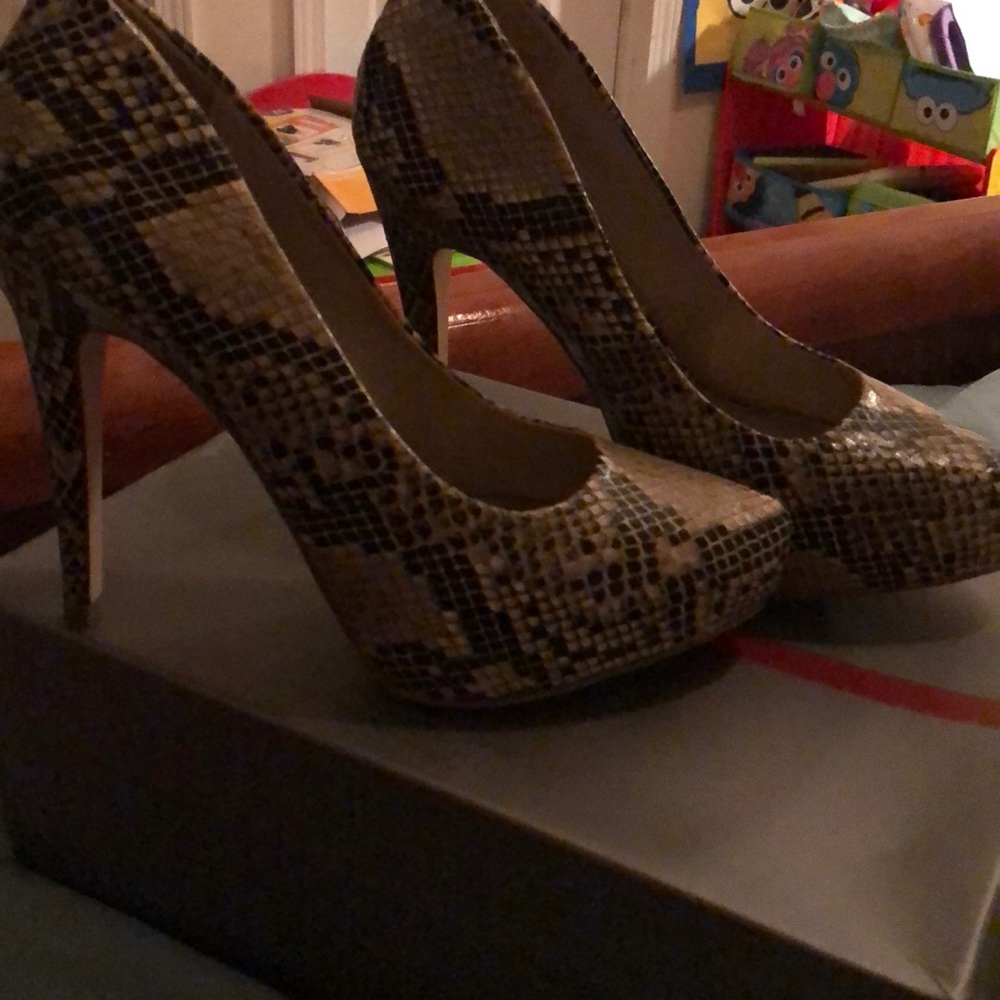 Eva and Zoe Stilletos size 9